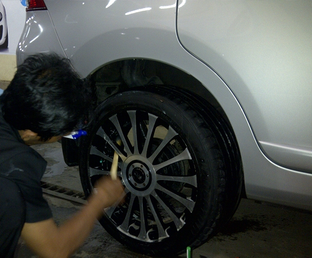 PROSES DETAILING VELG <b>TOYOTA AVANZA</b>