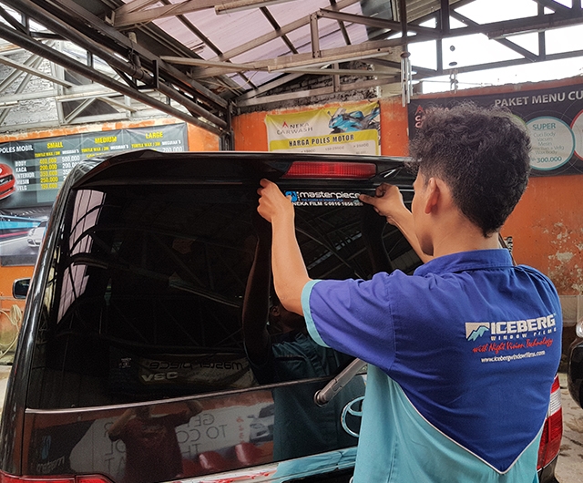   Proses Pemasangan Kaca FIlm Masterpiece Mobil Alphard