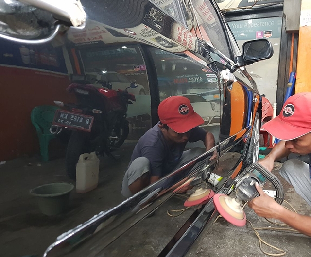 Proses Poles Sebelum Coating AutoTriz di mobil Peugeot 307SW