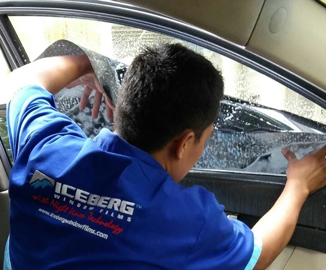 Proses Pemasangan Kaca Film Iceberg ice 80 Mobil Captiva