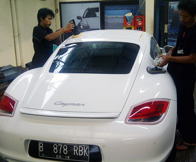 PROSES POLES BODY <b>PORSCHE CAYMAN</b>