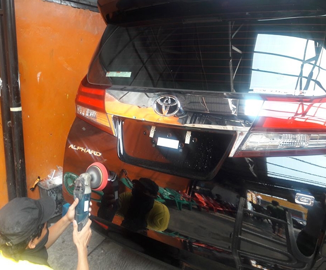   Proses Poles sebelum Coating Auto Triz Mobil All New Alphard