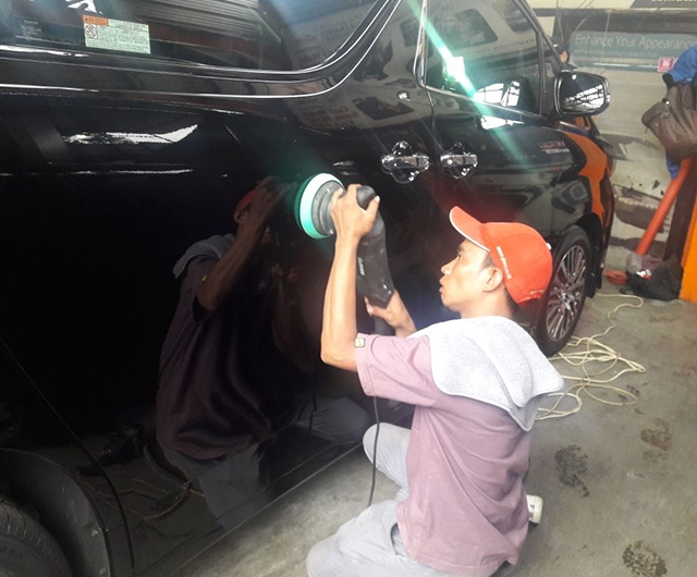   Proses Poles sebelum Coating Auto Triz Mobil All New Alphard