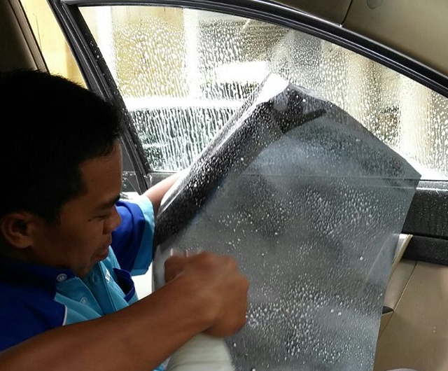 Proses Pemasangan Kaca Film Iceberg ice 80 Mobil Captiva