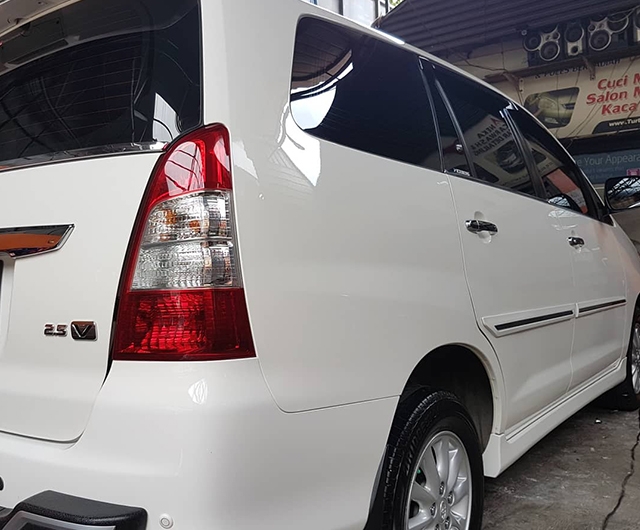 Hasil Poles Meguiars di mobil Innova