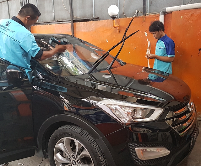 Proses Pemanasan Kaca Film sebelum terpasang di Mobil  Hyundai santa fee