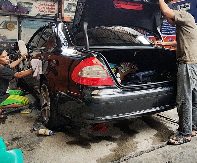 Proses Detail Body Mobil E200 Compressor