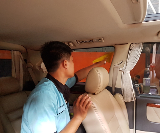 Proses Pemasangan Kaca FIlm Masterpiece Mobil Alphard