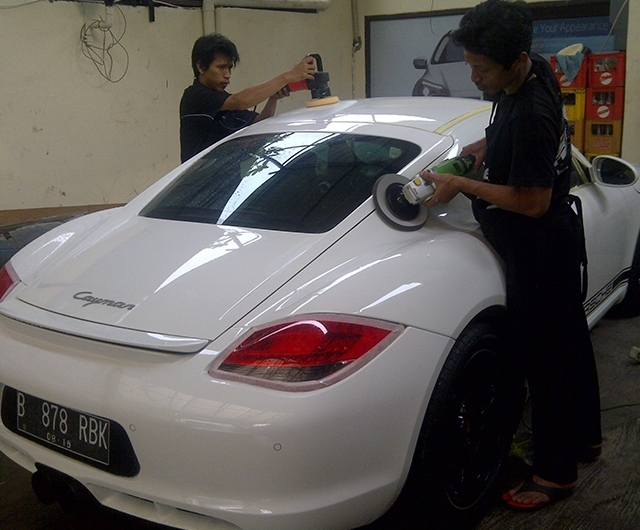 PROSES POLES BODY <b>PORSCHE CAYMAN</b>