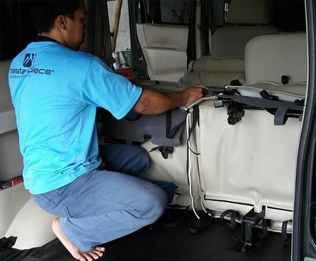 Proses Pemasangan Sarung Jok Mobil Luxio