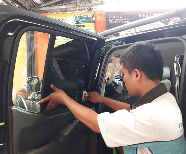 Proses Mal Kaca Film Renzu 15 Mobil Nissan Navara