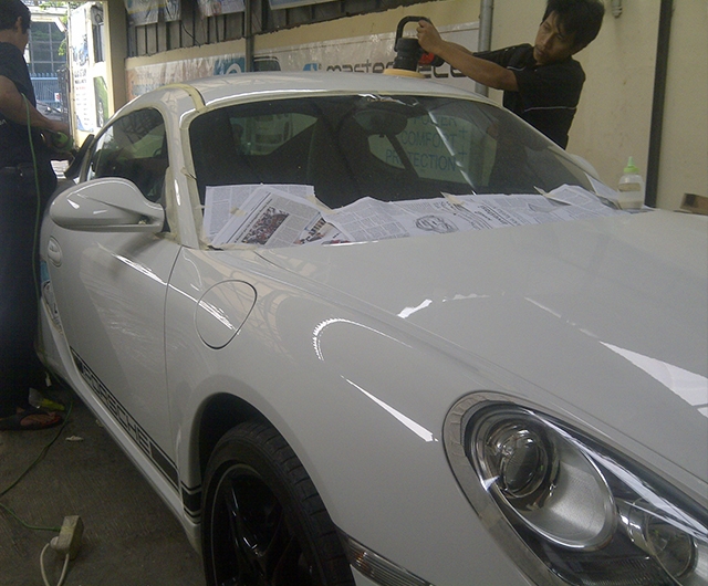 PROSES POLES BODY <b>PORSCHE CAYMAN</b>