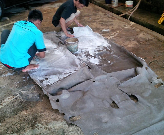 PROSES CUCI KARPET DASAR <b>TOYOTA INNOVA</b>