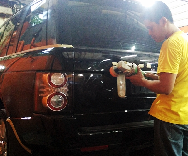 PROSES POLES BODY <b>RANGE ROVER</b>