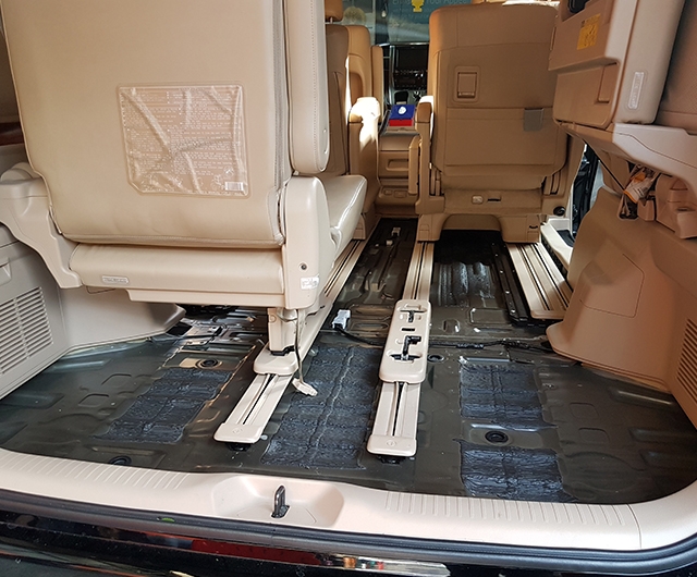 Proses Cuci Karpet Mobil Vellfire