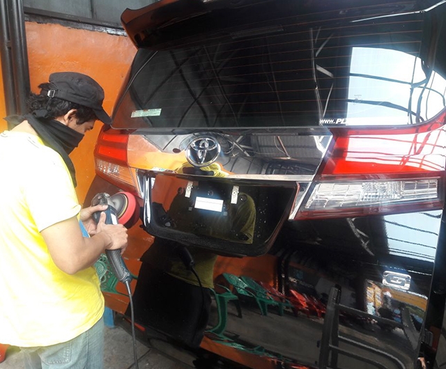   Proses Poles sebelum Coating Auto Triz Mobil All New Alphard