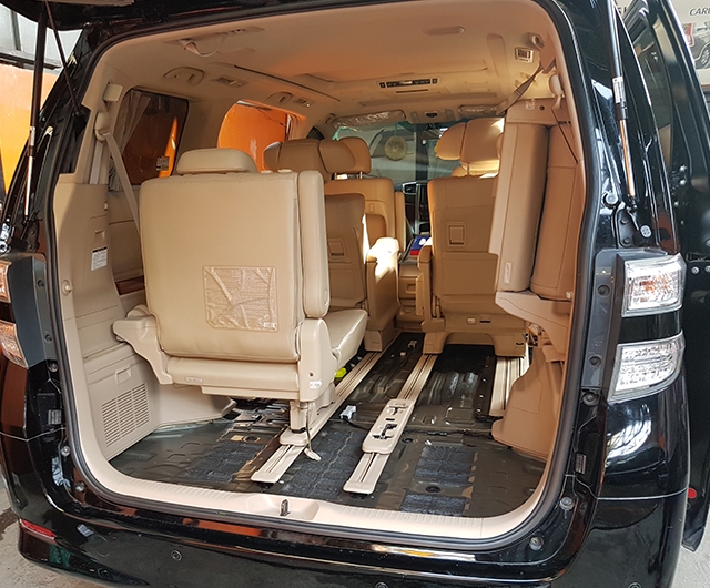 Proses Cuci Karpet Mobil Vellfire